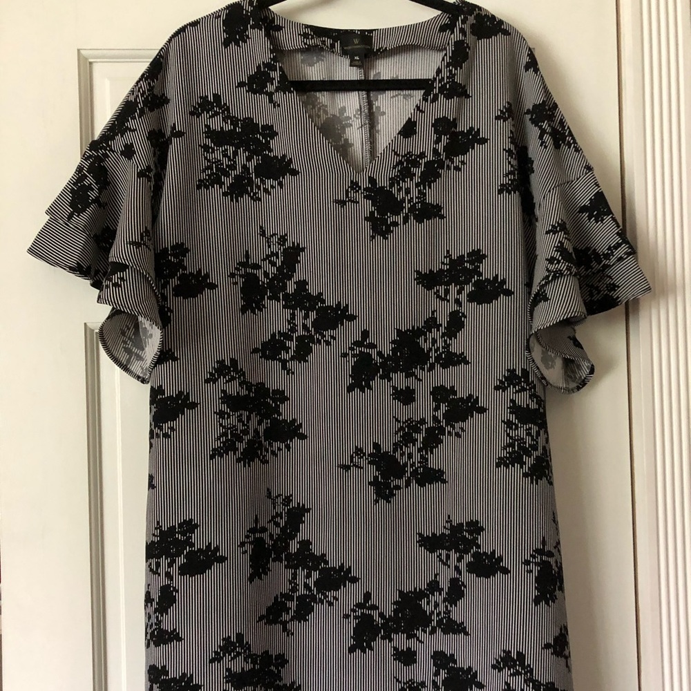 Worthington v-neck black floral stripped dress